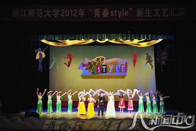 2012年新生文艺汇演:歌舞青春 收获幸福(图)